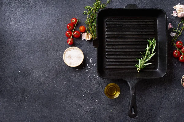 Sartén Hierro Fundido Negro Para Barbacoa Con Tomates Cherry Ajo — Foto de Stock