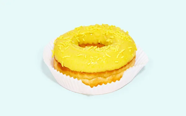 Солодкий Глазурований Жовтий Банановий Пончик Барвистому Фоні — стокове фото