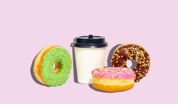 Сладкие Глазурованные Пончики Чашка Кофе Красочном Фоне Junk Food Breakfast — стоковое фото