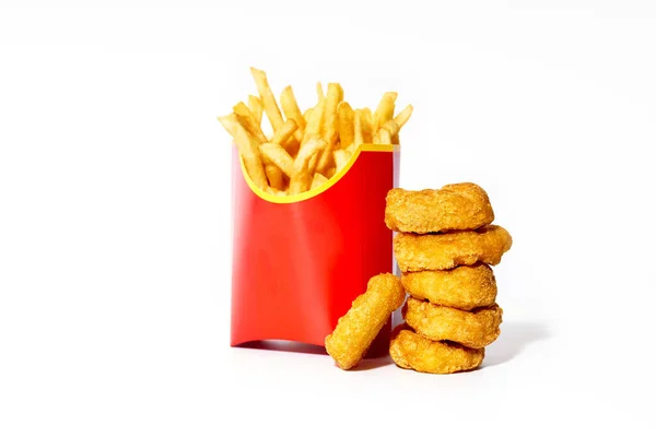 Pommes Frites Schachtel Und Chicken Nuggets Isoliert Auf Weißem Hintergrund — Stockfoto