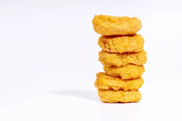 Pilha Nuggets Frango Isolado Fundo Branco Conceito Fast Junk Food — Fotografia de Stock