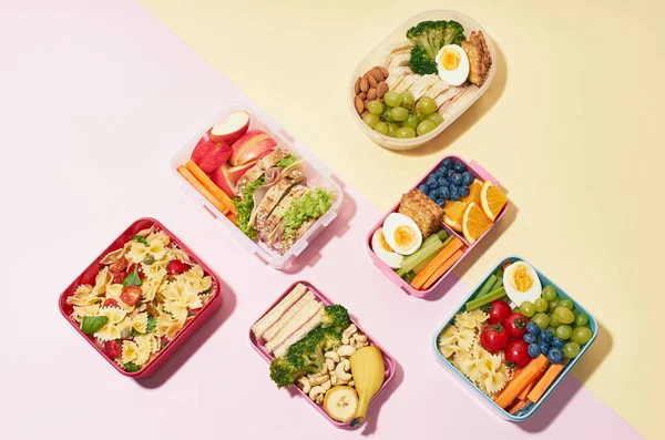 Top View Patroon Van School Lunchboxen Met Diverse Gezonde Voedzame — Stockfoto