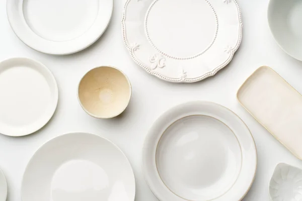 Płaska Leżanka Zestawem Białych Płytek Ceramicznych Koncepcja Naczyń Kuchennych Widok — Zdjęcie stockowe