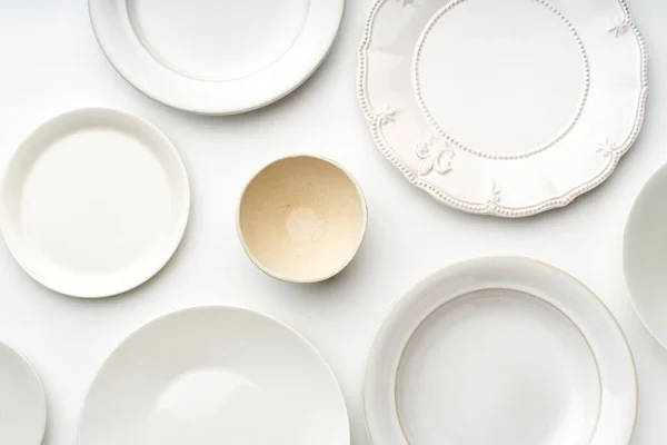 Flache Lage Mit Weißen Keramiktellern Küchengeschirr Konzept Draufsicht — Stockfoto