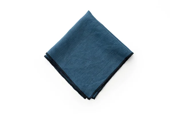 白色背景的折叠式蓝色亚麻厨房餐巾 — 图库照片