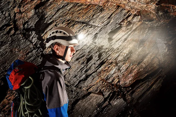 Young Speleologist Exploring Cave — Stock Photo, Image