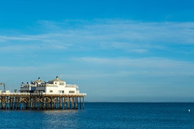 Malibu Pier Los Angeles üzerinde açık gökyüzü. Kaliforniya, ABD