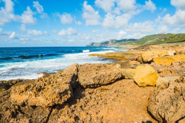 Kayalar Argentiera kıyı deniz. Sardunya, İtalya