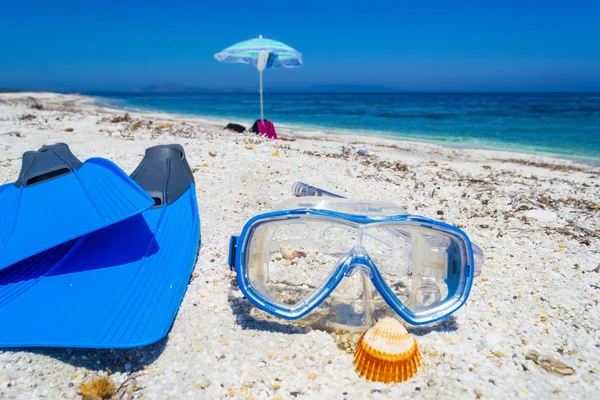 Flippers Diving Mask Sand Summertime — Stock Photo, Image