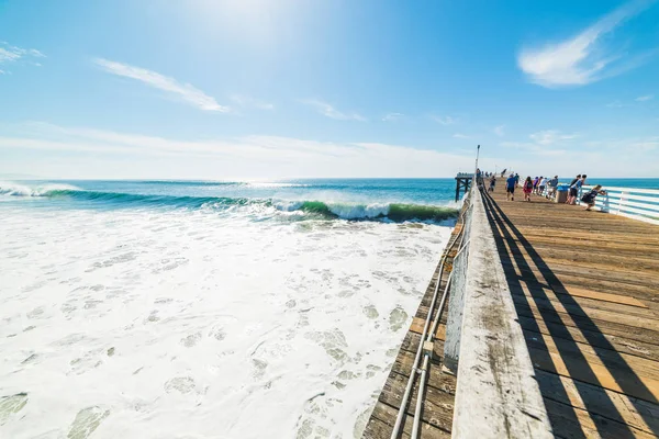 People Wooden Pier Pacific Beach San Diego Southern California Usa — Stock Photo, Image