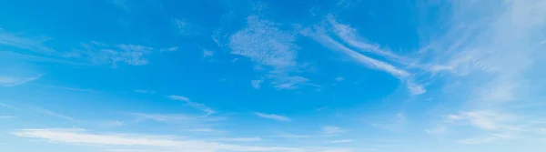Céu Azul Com Nuvens Brancas Suaves — Fotografia de Stock