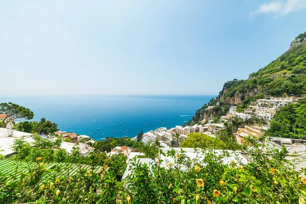 Klar Himmel Över Världen Berömda Positano Amalfikusten Italien Unescos Världsarvslista — Stockfoto