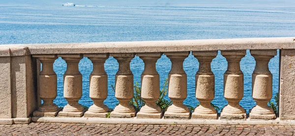 Betonové Zábradlí Modrým Mořem Pozadí Sorrento Itálie — Stock fotografie