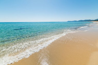 Castiadas PISCINA Rei beach üzerinde açık gökyüzü. Sardunya, İtalya