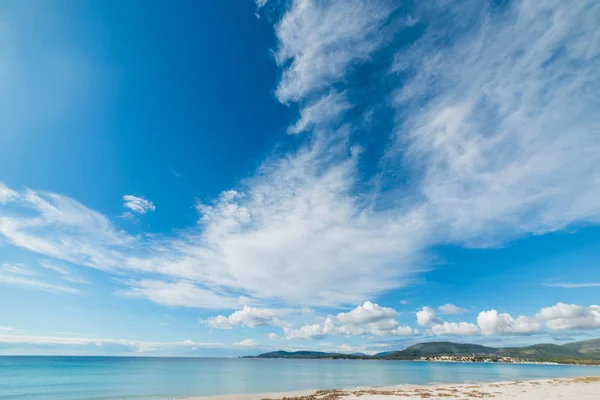 Cielo Nublado Sobre Playa Maria Pia Alghero Cerdeña Italia —  Fotos de Stock