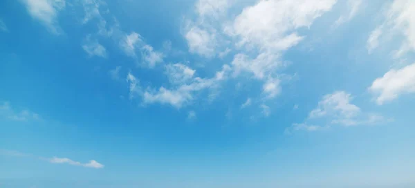 Céu Azul Com Nuvens Brancas Primavera — Fotografia de Stock