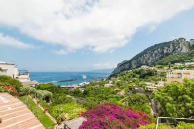 Güneşli bir dünya ünlü Capri Adası. Campania, İtalya