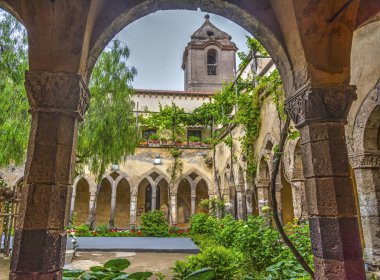 San Francesco cloister dünya ünlü Sorrento. Campania, İtalya
