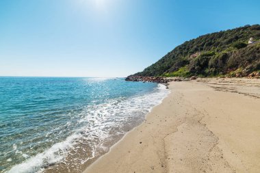 Mavi deniz Perdepera Beach. Sardunya, İtalya