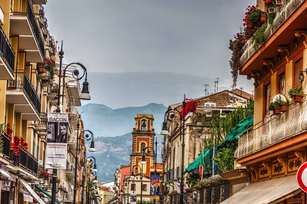 Sorrento, İtalya - 22 Mayıs 2018: Main street dünya ünlü Sorrento