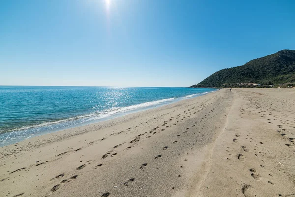 Slunce Svítilo Nad Perdepera Beach Letním Dni Sardinie Itálie — Stock fotografie