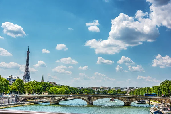 Сени Світ Знаменитої Ейфелевої Вежі Фоні Сонячний День Париж Франція — стокове фото