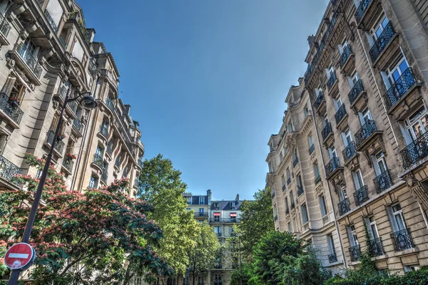 Elegantní Budovy Pod Jasnou Oblohou Paříž Francie — Stock fotografie
