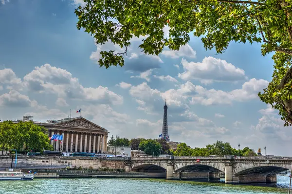 Ποταμό Σηκουάνα Κόσμο Διάσημο Tour Eiffel Και Assemblee Εθνικό Στο — Φωτογραφία Αρχείου