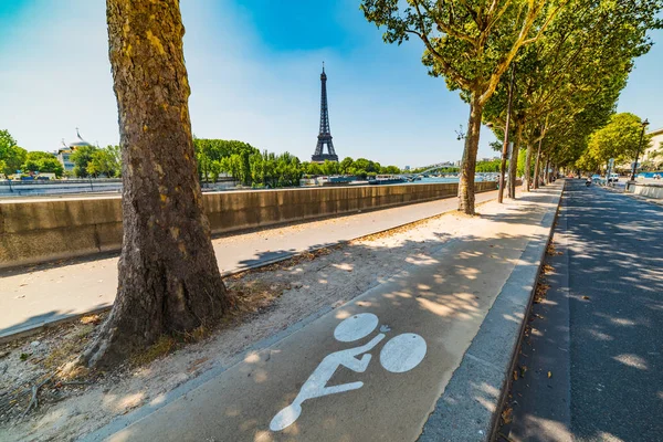 Carril Bici Por Río Sena Con Famosa Tour Eiffel Fondo —  Fotos de Stock