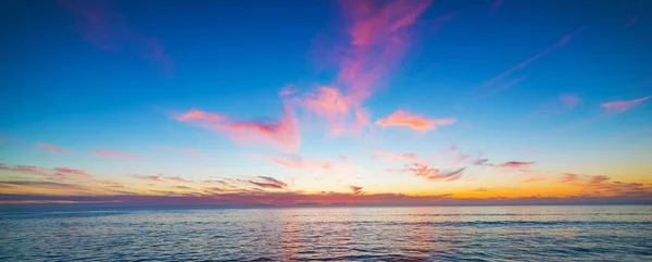 Gün Batımında Pacific Beach Kıyı Şeridi Üzerinde Renkli Gökyüzü San — Stok fotoğraf