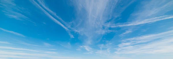 Błękitne Niebo Białe Chmury Wiosenny — Zdjęcie stockowe