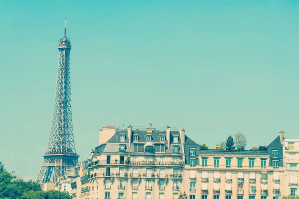 Elegant Gebouw Met Wereld Beroemde Tour Eiffel Backgrond Paris Frankrijk — Stockfoto