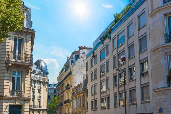 Elegantní Budovy Pod Modrou Oblohou Paříž Francie — Stock fotografie