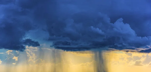 Regenschauer Bei Sonnenuntergang Sardinien Italien — Stockfoto