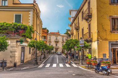 Güneş Dünya ünlü Sorrento, Amalfi coast üzerinde parlıyor. Campania, İtalya