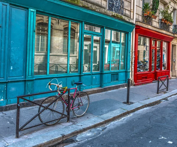 Stary Rower Przez Okno Typowe Drewniane Sklep Dzielnicy Montmartre Paris — Zdjęcie stockowe