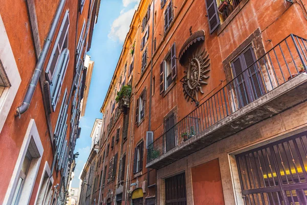 Edifícios Coloridos Beco Estreito Roma Itália — Fotografia de Stock