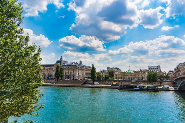 Museo Orsay Junto Río Sena Día Nublado París Francia —  Fotos de Stock