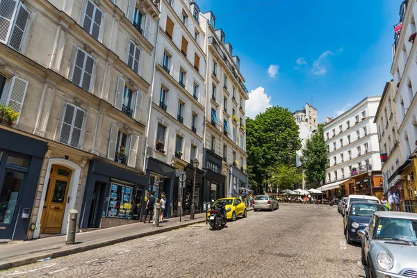 Modrá Obloha Nad Malebnou Ulici Čtvrti Montmartre Paříž Francie — Stock fotografie