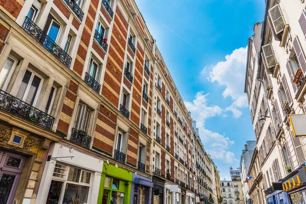 Ciel Bleu Sur Des Bâtiments Élégants Dans Quartier Montmartre Paris — Photo