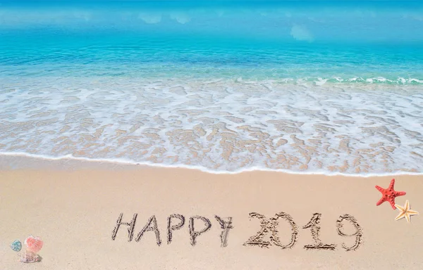Happy 2019 Einem Tropischen Strand Geschrieben — Stockfoto