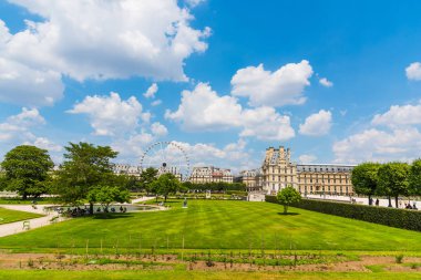 Yumuşak bulutların üzerinde Jardin de Tuileries Paris, Fransa
