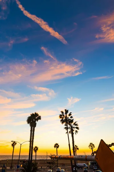 Santa Monica Plaj Renkli Gökyüzü Günbatımı Los Angeles Altında Güney — Stok fotoğraf