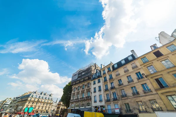 Mraky Nad Elegantní Stavby Paříži — Stock fotografie