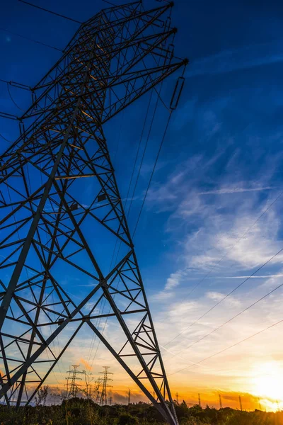 Energii Elektrycznej Pylon Pod Błękitne Niebo Zachodzie Słońca Sardynia Włochy — Zdjęcie stockowe