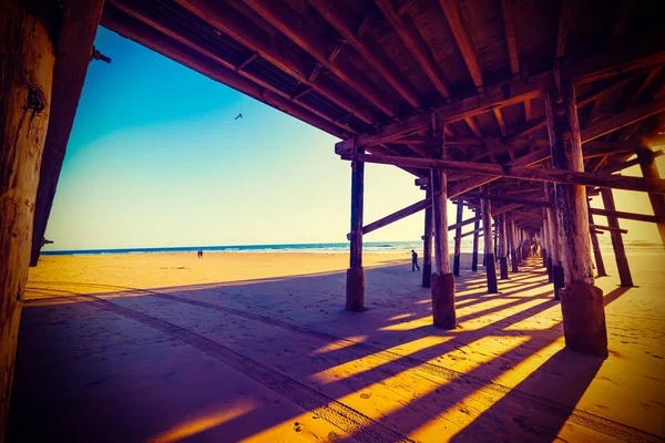 夕暮れ オレンジ郡ニューポートビーチでの木製桟橋 南カリフォルニア — ストック写真