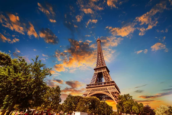Kleurrijke Hemel Wereld Beroemde Eiffeltoren Bij Zonsondergang Paris Frankrijk — Stockfoto