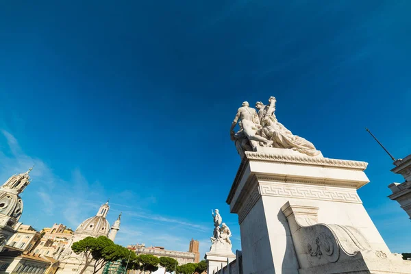 Статуя Вівтар Вітчизни Площі Венеції Задньому Плані Рим Італія — стокове фото