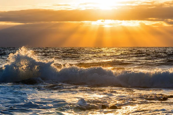 Wave Orange Sol Vid Solnedgången Sardinien Italien — Stockfoto