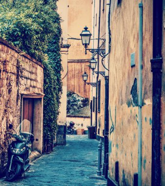 Eski şehir Sorrento pitoresk dar sokakta